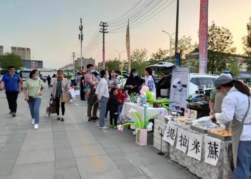 楓葉廣場(chǎng)后備箱集市掀起夜市新潮流